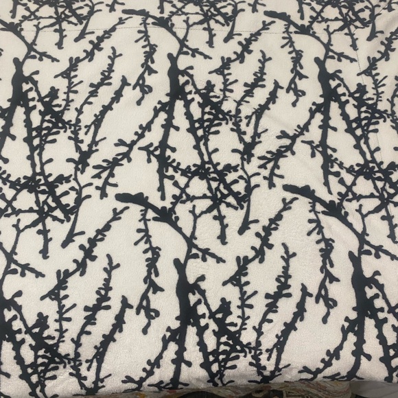 Black and White throw blanket - Picture 3 of 3